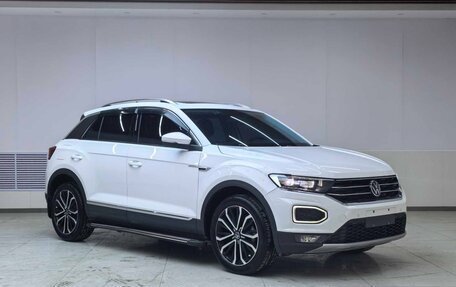 Volkswagen T-Roc I, 2022 год, 1 780 000 рублей, 3 фотография