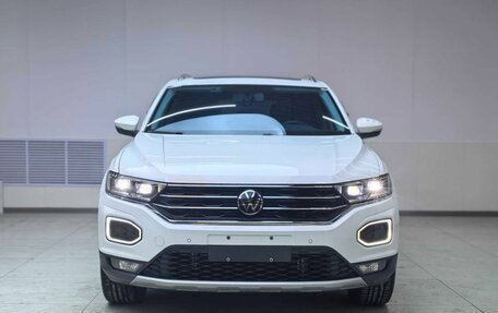 Volkswagen T-Roc I, 2022 год, 1 780 000 рублей, 2 фотография