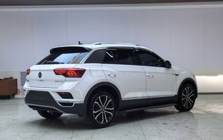 Volkswagen T-Roc I, 2022 год, 1 780 000 рублей, 4 фотография