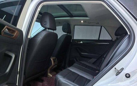 Volkswagen T-Roc I, 2022 год, 1 780 000 рублей, 10 фотография