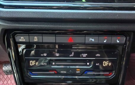 Volkswagen T-Roc I, 2022 год, 1 780 000 рублей, 17 фотография