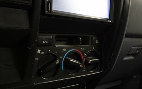 Toyota Land Cruiser Prado 90 рестайлинг, 2001 год, 1 070 000 рублей, 14 фотография