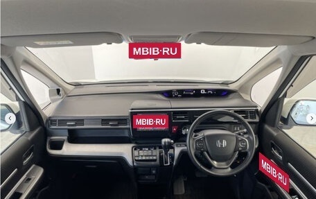 Honda Stepwgn IV, 2017 год, 1 320 000 рублей, 5 фотография