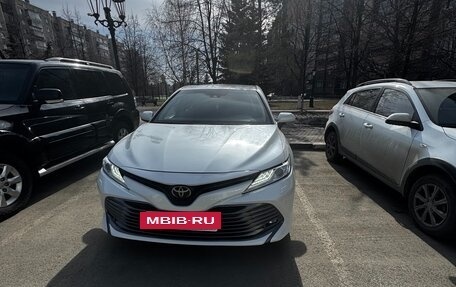 Toyota Camry, 2019 год, 2 700 000 рублей, 3 фотография