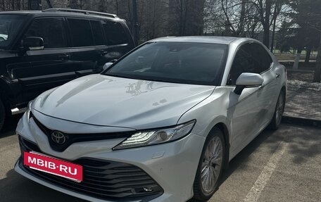 Toyota Camry, 2019 год, 2 700 000 рублей, 4 фотография