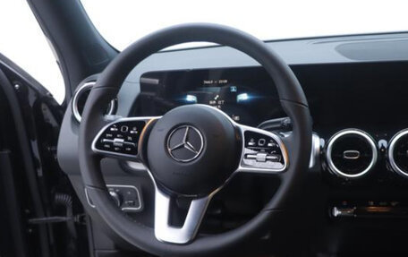 Mercedes-Benz GLB, 2023 год, 2 700 000 рублей, 10 фотография