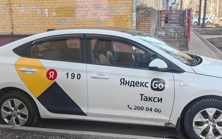 Hyundai Solaris II рестайлинг, 2018 год, 500 000 рублей, 2 фотография