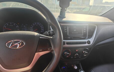 Hyundai Solaris II рестайлинг, 2018 год, 500 000 рублей, 37 фотография