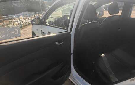 Hyundai Solaris II рестайлинг, 2018 год, 500 000 рублей, 36 фотография