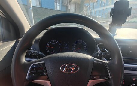 Hyundai Solaris II рестайлинг, 2018 год, 500 000 рублей, 28 фотография
