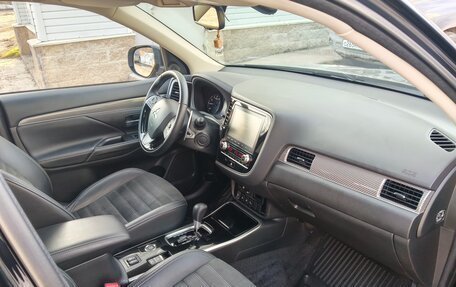 Mitsubishi Outlander III рестайлинг 3, 2022 год, 4 000 000 рублей, 6 фотография