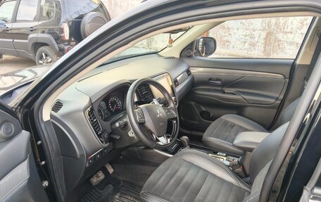 Mitsubishi Outlander III рестайлинг 3, 2022 год, 4 000 000 рублей, 8 фотография