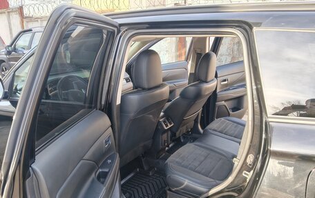 Mitsubishi Outlander III рестайлинг 3, 2022 год, 4 000 000 рублей, 7 фотография