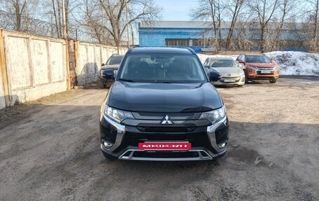 Mitsubishi Outlander III рестайлинг 3, 2022 год, 4 000 000 рублей, 2 фотография