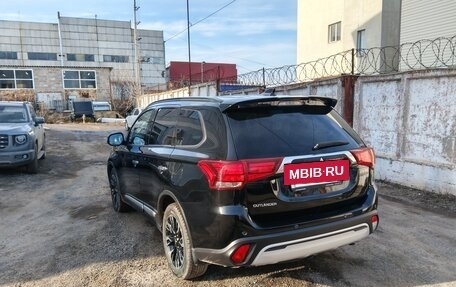 Mitsubishi Outlander III рестайлинг 3, 2022 год, 4 000 000 рублей, 5 фотография