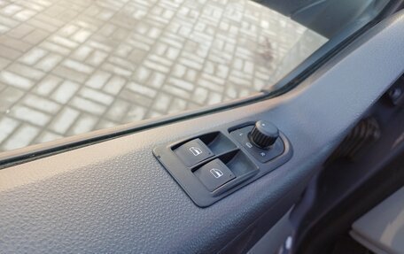 Volkswagen Caravelle T5, 2012 год, 2 490 000 рублей, 7 фотография