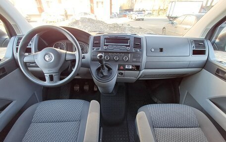 Volkswagen Caravelle T5, 2012 год, 2 490 000 рублей, 10 фотография