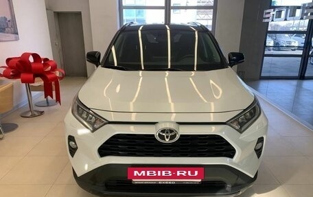 Toyota RAV4, 2021 год, 3 810 500 рублей, 2 фотография