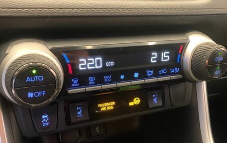 Toyota RAV4, 2021 год, 3 810 500 рублей, 21 фотография