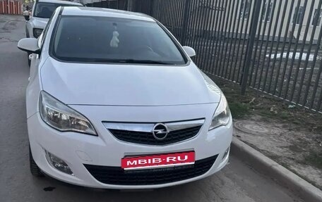 Opel Astra J, 2012 год, 690 000 рублей, 1 фотография