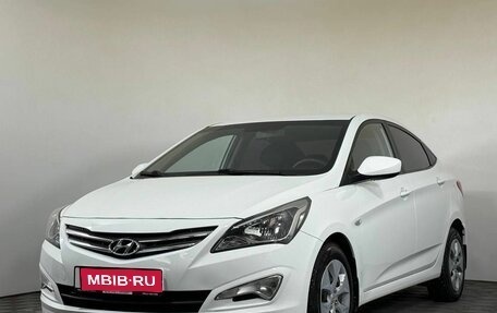 Hyundai Solaris II рестайлинг, 2015 год, 1 040 000 рублей, 1 фотография
