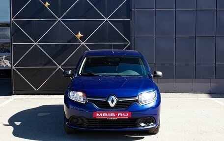 Renault Logan II, 2018 год, 900 000 рублей, 3 фотография