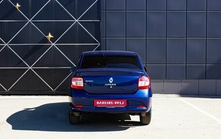 Renault Logan II, 2018 год, 900 000 рублей, 4 фотография