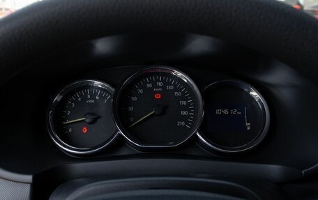 Renault Logan II, 2018 год, 900 000 рублей, 15 фотография