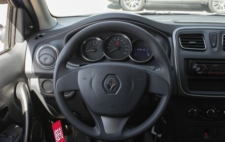 Renault Logan II, 2018 год, 900 000 рублей, 14 фотография