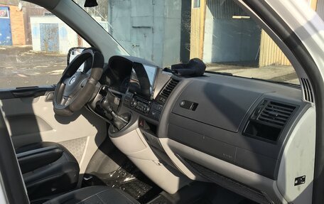 Volkswagen Caravelle T5, 2013 год, 1 275 000 рублей, 8 фотография