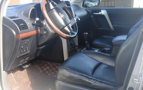 Toyota Land Cruiser Prado 150 рестайлинг 2, 2010 год, 3 500 000 рублей, 14 фотография