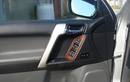 Toyota Land Cruiser Prado 150 рестайлинг 2, 2010 год, 3 500 000 рублей, 13 фотография