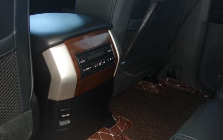 Toyota Land Cruiser Prado 150 рестайлинг 2, 2010 год, 3 500 000 рублей, 16 фотография