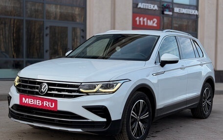 Volkswagen Tiguan II, 2021 год, 3 500 000 рублей, 2 фотография