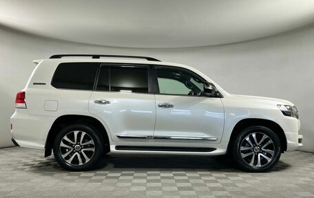 Toyota Land Cruiser 200, 2017 год, 7 399 000 рублей, 4 фотография