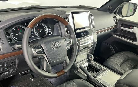 Toyota Land Cruiser 200, 2017 год, 7 399 000 рублей, 12 фотография