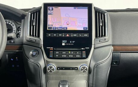 Toyota Land Cruiser 200, 2017 год, 7 399 000 рублей, 18 фотография