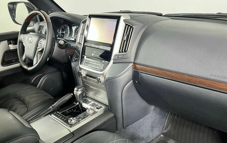 Toyota Land Cruiser 200, 2017 год, 7 399 000 рублей, 14 фотография