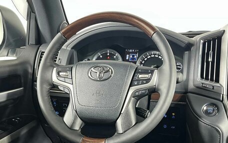 Toyota Land Cruiser 200, 2017 год, 7 399 000 рублей, 16 фотография