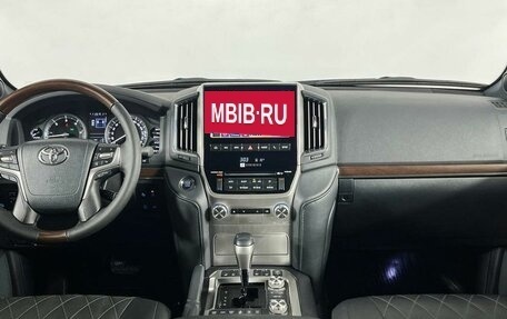 Toyota Land Cruiser 200, 2017 год, 7 399 000 рублей, 15 фотография