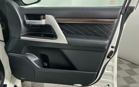 Toyota Land Cruiser 200, 2017 год, 7 399 000 рублей, 23 фотография