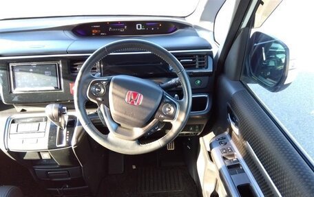 Honda Stepwgn IV, 2017 год, 1 830 000 рублей, 9 фотография