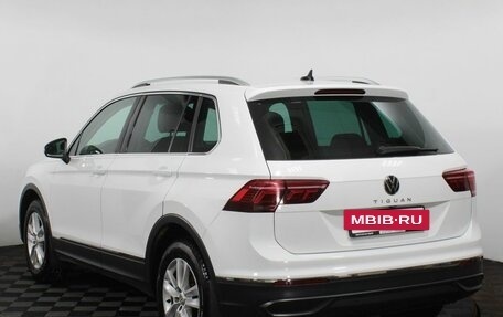 Volkswagen Tiguan II, 2021 год, 2 695 000 рублей, 8 фотография