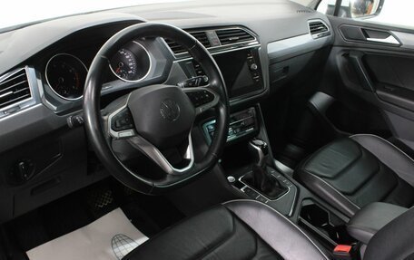 Volkswagen Tiguan II, 2021 год, 2 695 000 рублей, 19 фотография