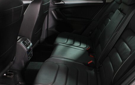 Volkswagen Tiguan II, 2021 год, 2 695 000 рублей, 20 фотография