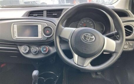Toyota Vitz, 2012 год, 750 000 рублей, 21 фотография