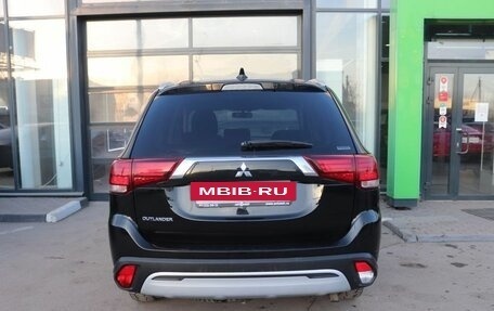 Mitsubishi Outlander III рестайлинг 3, 2020 год, 2 399 000 рублей, 4 фотография