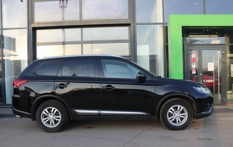 Mitsubishi Outlander III рестайлинг 3, 2020 год, 2 399 000 рублей, 6 фотография