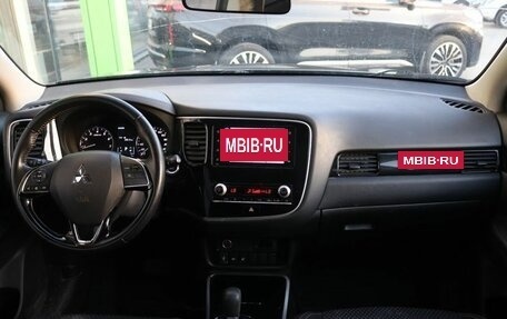 Mitsubishi Outlander III рестайлинг 3, 2020 год, 2 399 000 рублей, 13 фотография