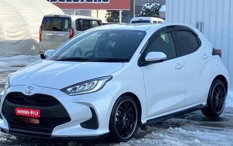 Toyota Yaris, 2022 год, 990 000 рублей, 1 фотография